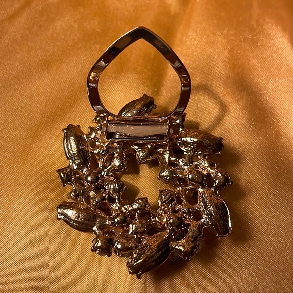 Scarf Clip gold colored w/colored rhinestones on bottom & clear rhinestone leaf - Picture 4 of 6